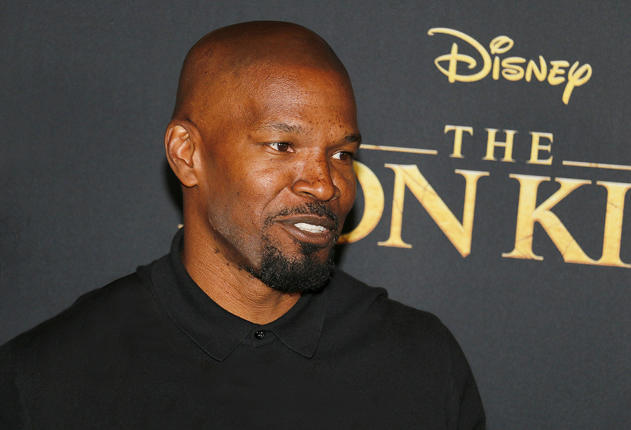 Jamie Foxx Chips a Tooth – This Time by Accident!